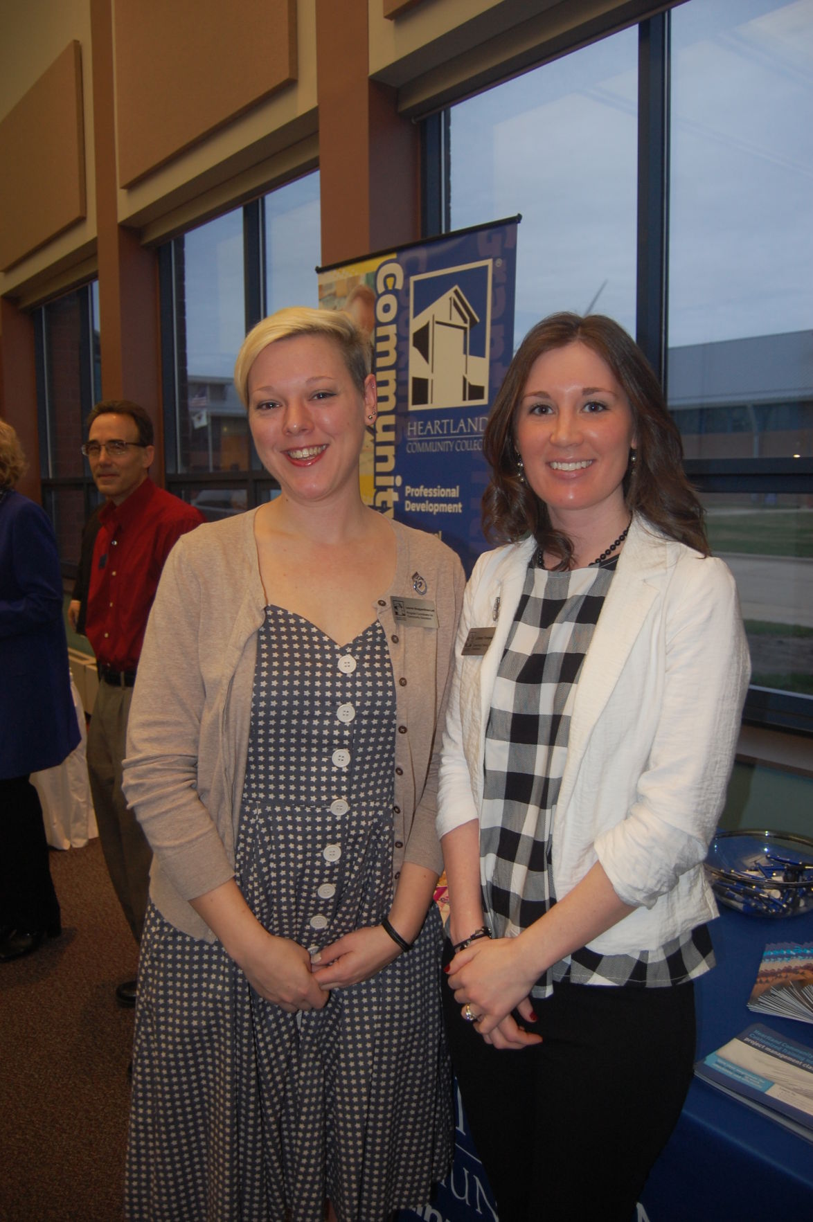 Lauren Bruggenthies-Lott, Lindsay Thompson